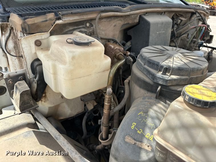 image for item EJ8957 2000 Chevrolet  C7500 bucket truck