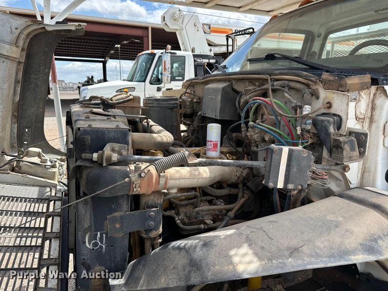 image for item EJ8957 2000 Chevrolet  C7500 bucket truck