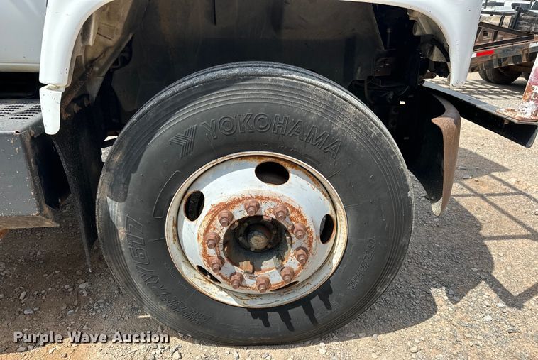 image for item EJ8957 2000 Chevrolet  C7500 bucket truck