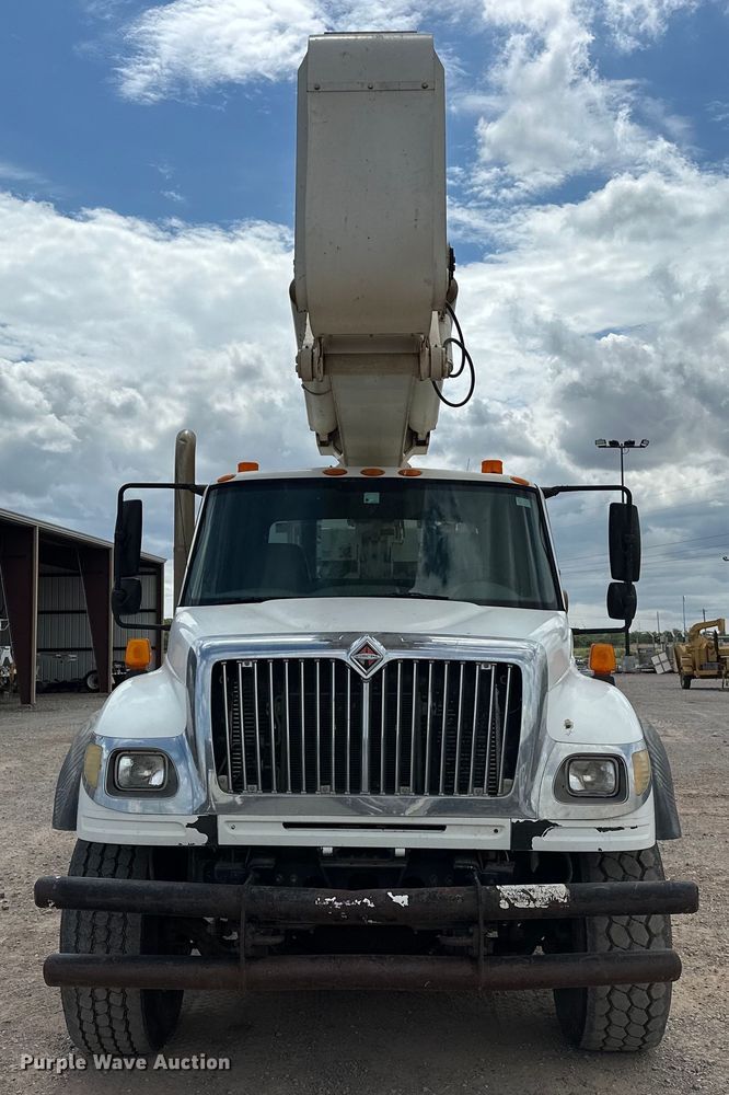 image for item EJ8964 2006 International  7600 bucket truck