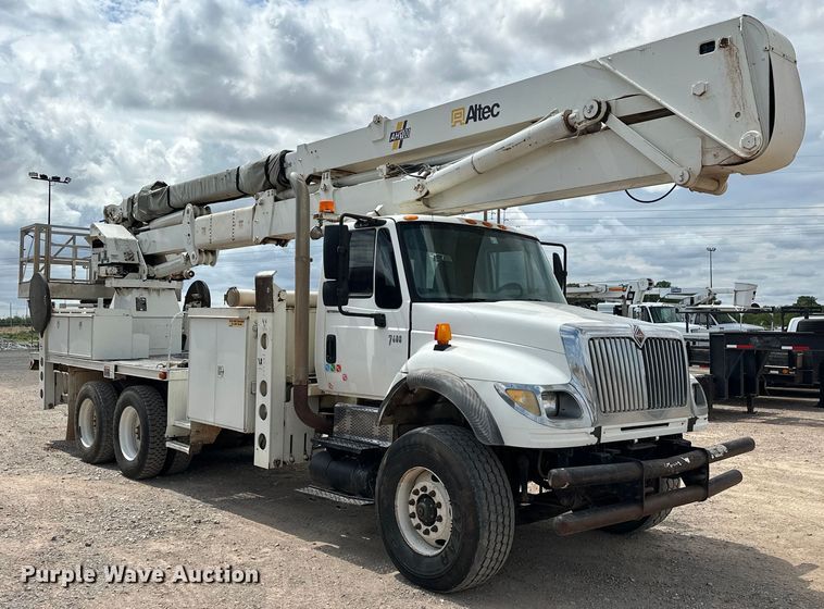 image for item EJ8964 2006 International  7600 bucket truck