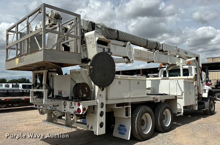 image for item EJ8964 2006 International  7600 bucket truck