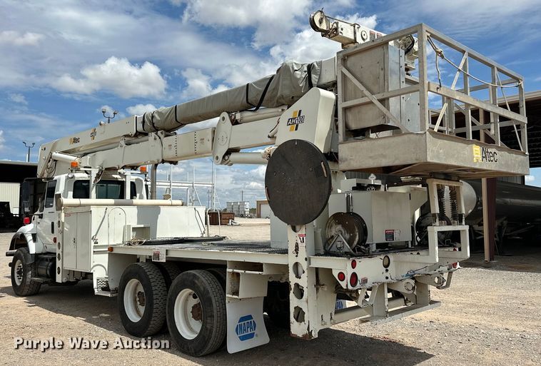 image for item EJ8964 2006 International  7600 bucket truck