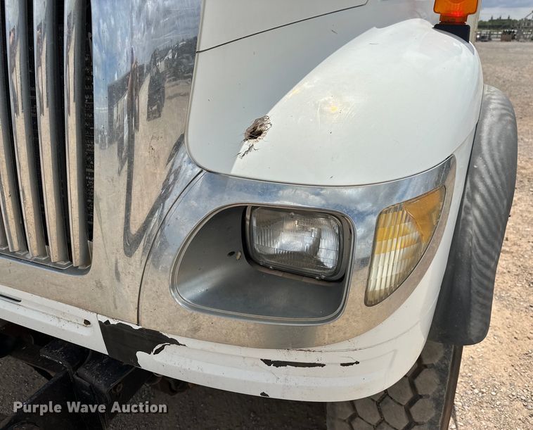 image for item EJ8964 2006 International  7600 bucket truck