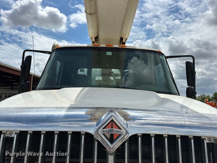 image for item EJ8964 2006 International  7600 bucket truck