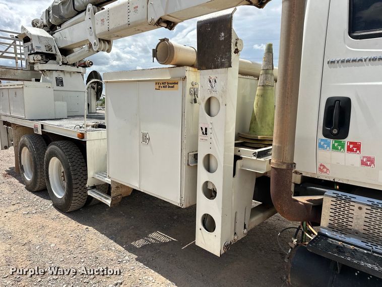 image for item EJ8964 2006 International  7600 bucket truck