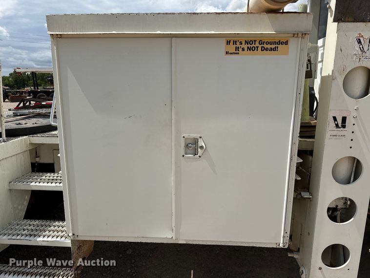 image for item EJ8964 2006 International  7600 bucket truck