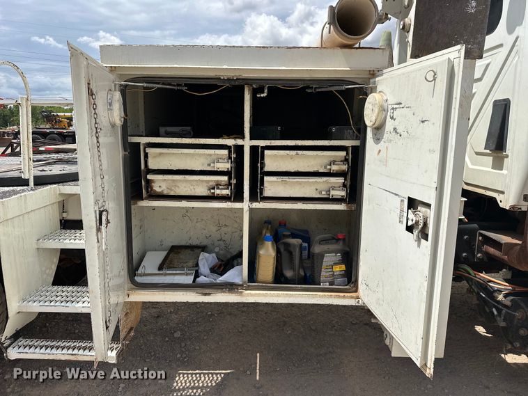 image for item EJ8964 2006 International  7600 bucket truck