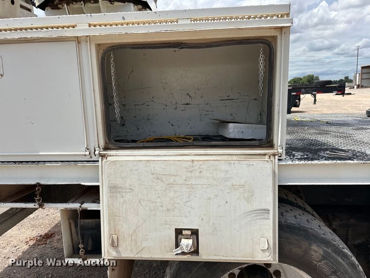 image for item EJ8964 2006 International  7600 bucket truck