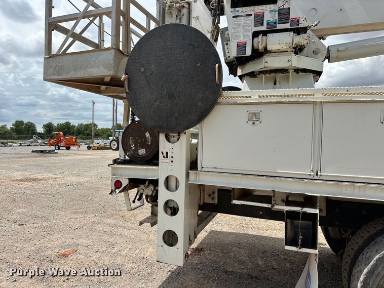 image for item EJ8964 2006 International  7600 bucket truck