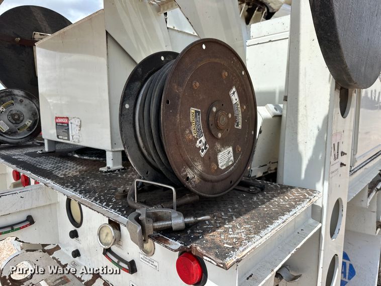 image for item EJ8964 2006 International  7600 bucket truck