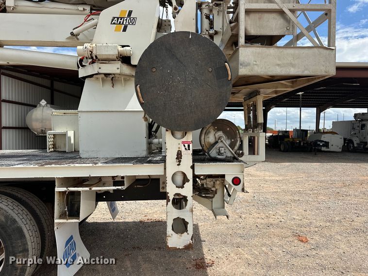 image for item EJ8964 2006 International  7600 bucket truck