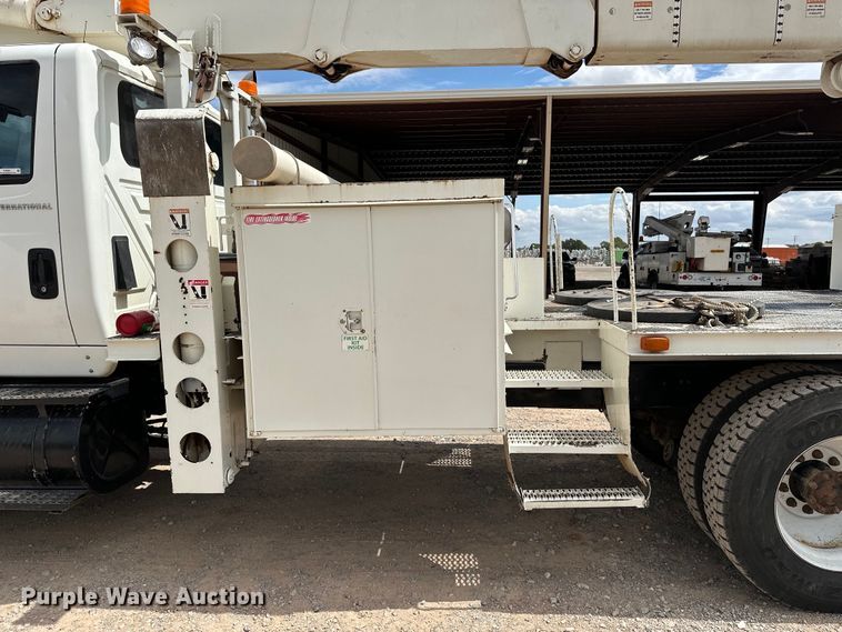 image for item EJ8964 2006 International  7600 bucket truck