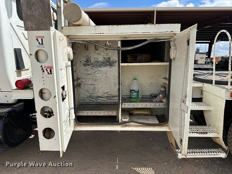 image for item EJ8964 2006 International  7600 bucket truck