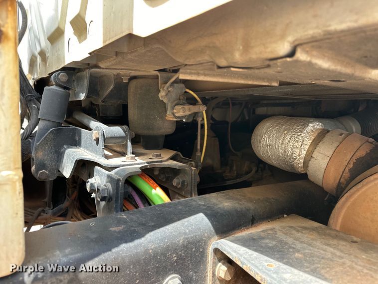 image for item EJ8964 2006 International  7600 bucket truck