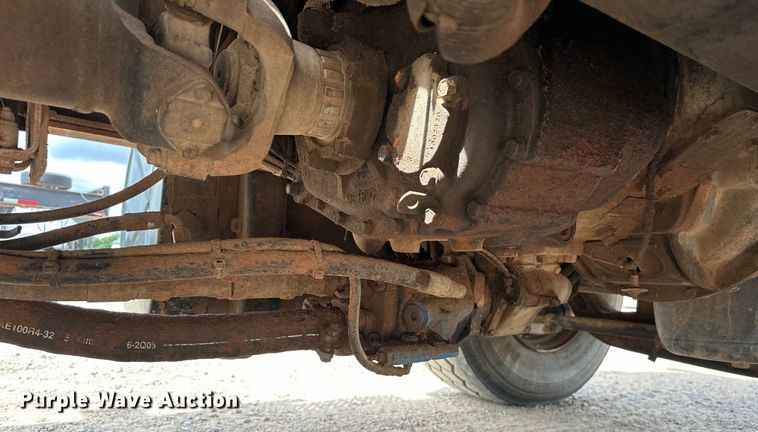 image for item EJ8964 2006 International  7600 bucket truck