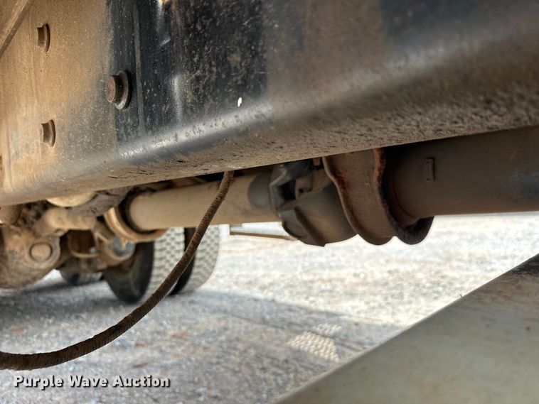 image for item EJ8964 2006 International  7600 bucket truck