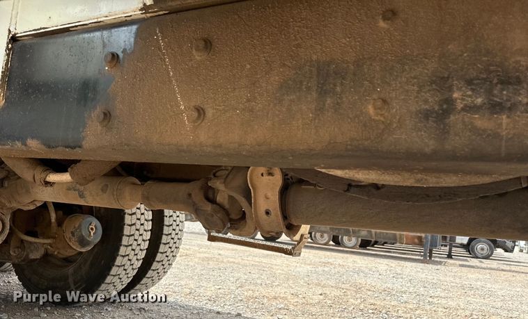 image for item EJ8964 2006 International  7600 bucket truck