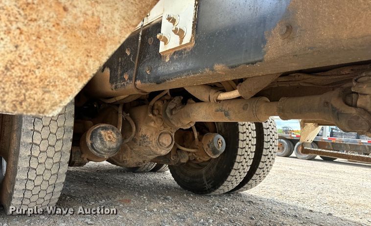 image for item EJ8964 2006 International  7600 bucket truck