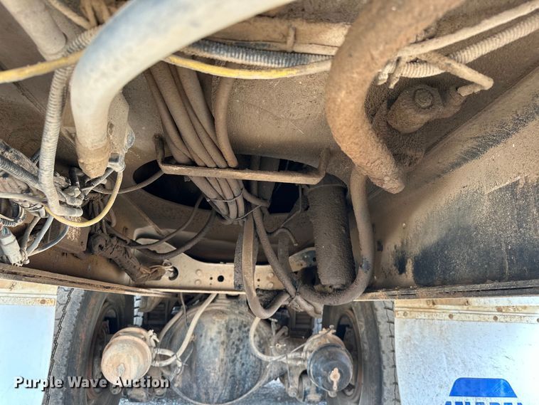 image for item EJ8964 2006 International  7600 bucket truck