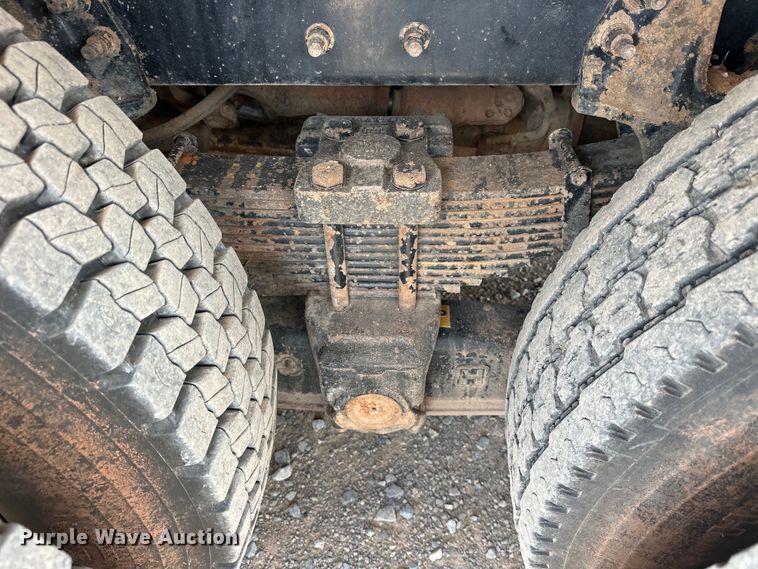 image for item EJ8964 2006 International  7600 bucket truck