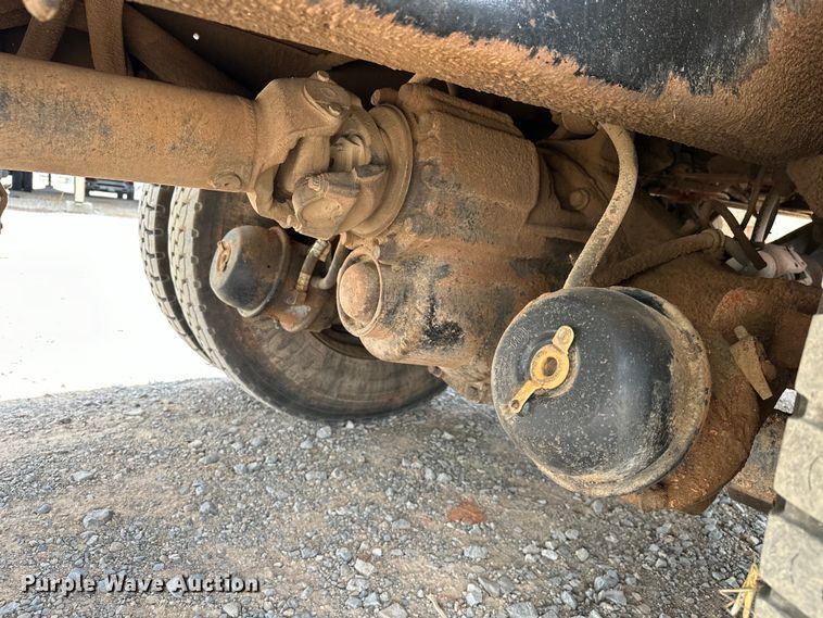 image for item EJ8964 2006 International  7600 bucket truck