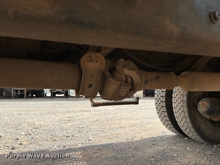 image for item EJ8964 2006 International  7600 bucket truck