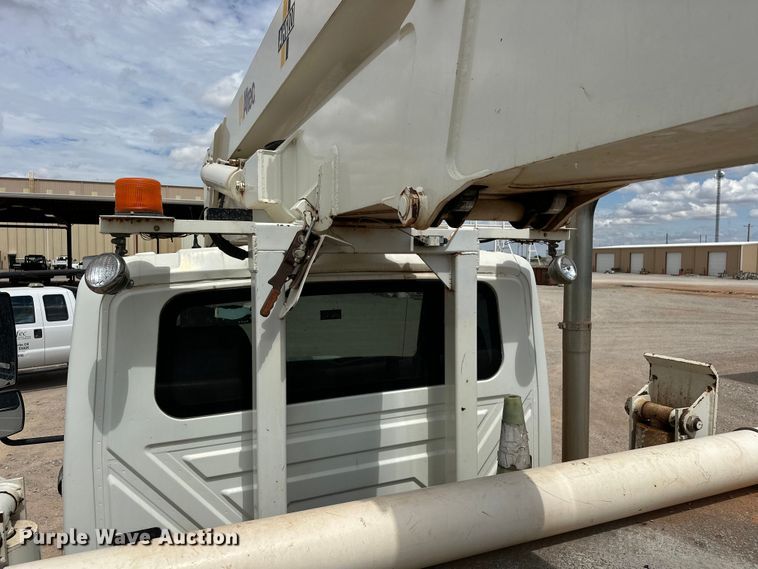 image for item EJ8964 2006 International  7600 bucket truck