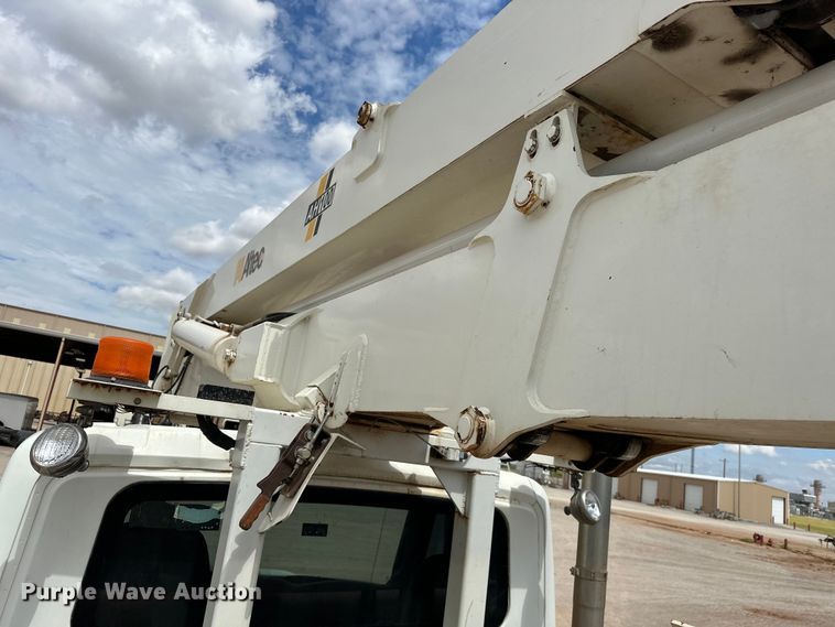 image for item EJ8964 2006 International  7600 bucket truck