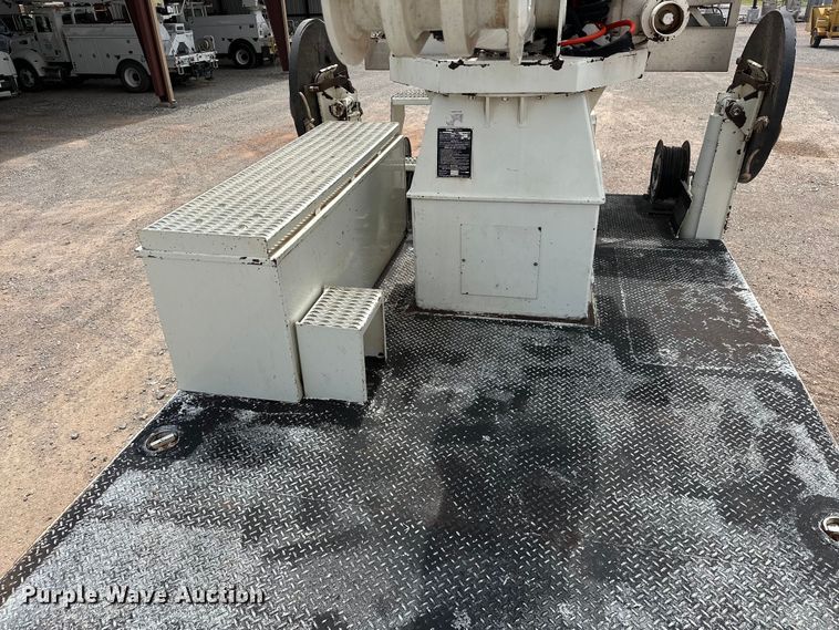 image for item EJ8964 2006 International  7600 bucket truck