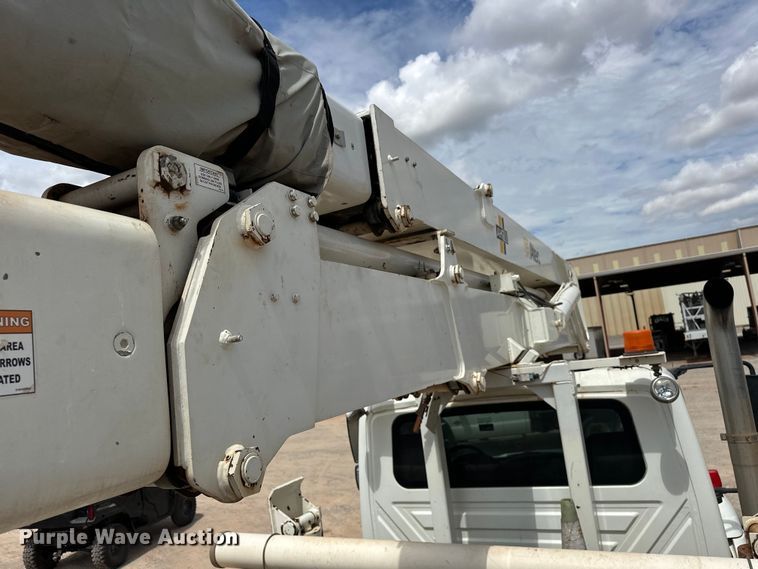 image for item EJ8964 2006 International  7600 bucket truck