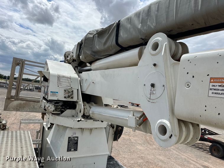 image for item EJ8964 2006 International  7600 bucket truck