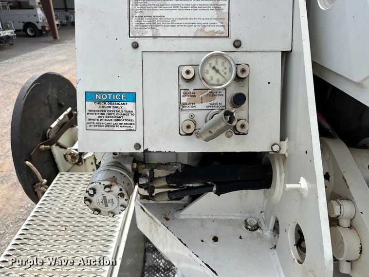 image for item EJ8964 2006 International  7600 bucket truck