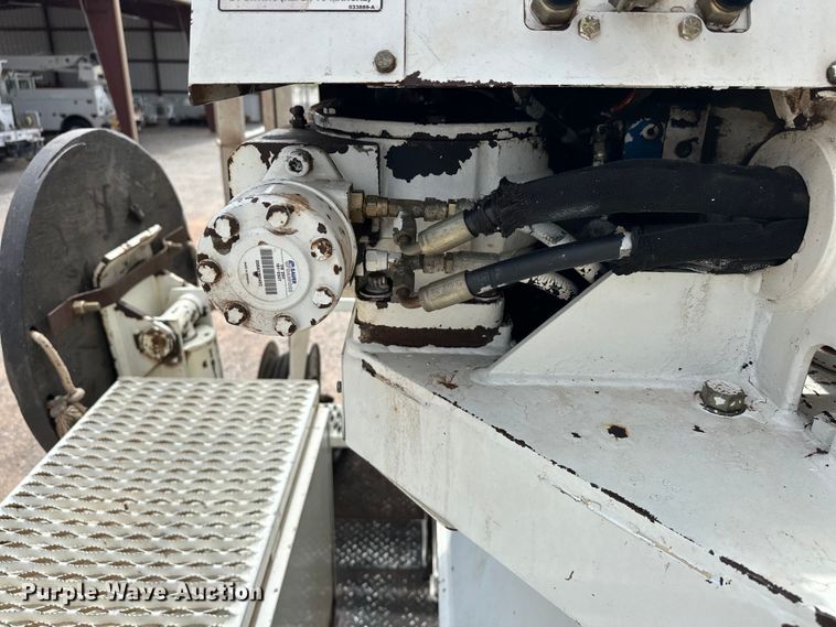 image for item EJ8964 2006 International  7600 bucket truck