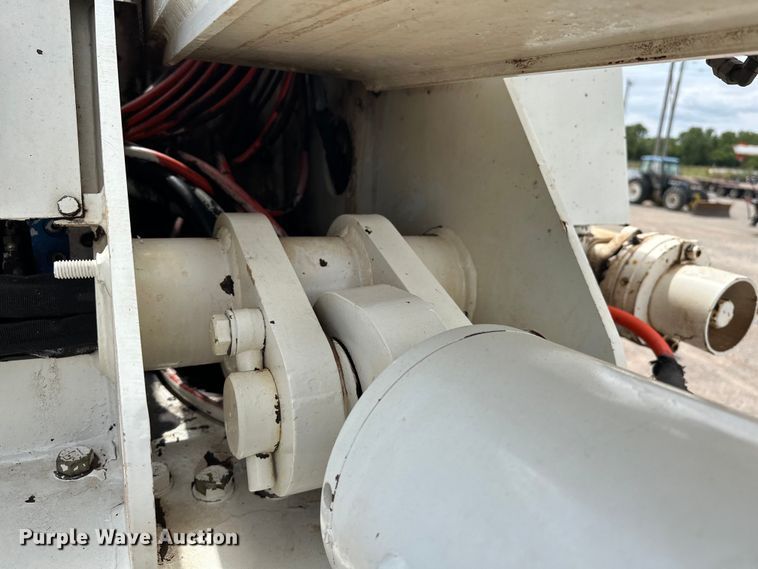 image for item EJ8964 2006 International  7600 bucket truck