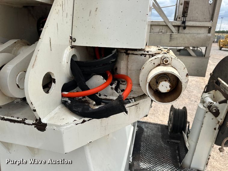 image for item EJ8964 2006 International  7600 bucket truck