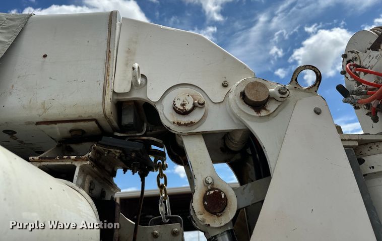 image for item EJ8964 2006 International  7600 bucket truck