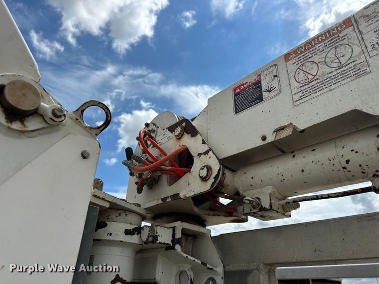 image for item EJ8964 2006 International  7600 bucket truck