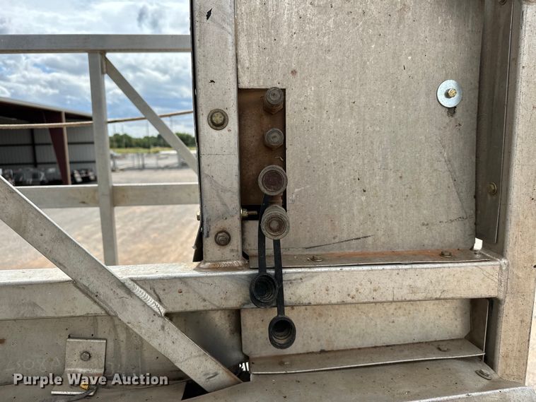 image for item EJ8964 2006 International  7600 bucket truck