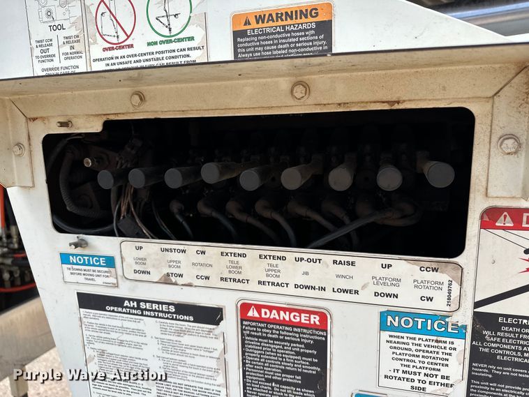 image for item EJ8964 2006 International  7600 bucket truck