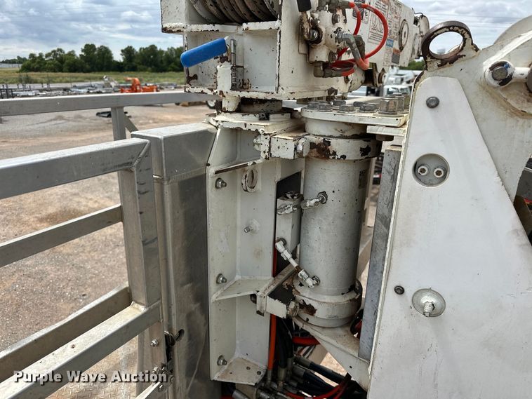 image for item EJ8964 2006 International  7600 bucket truck