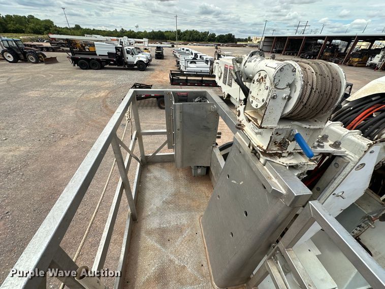 image for item EJ8964 2006 International  7600 bucket truck