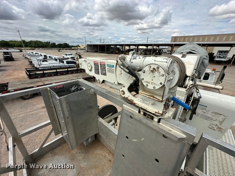 image for item EJ8964 2006 International  7600 bucket truck