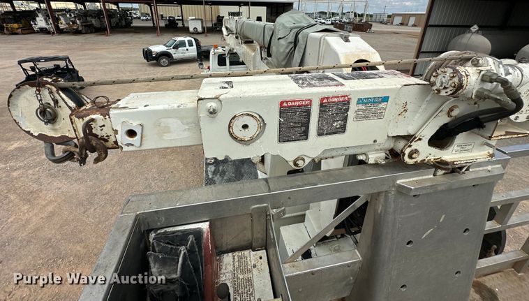 image for item EJ8964 2006 International  7600 bucket truck