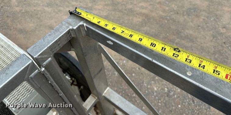 image for item EJ8964 2006 International  7600 bucket truck