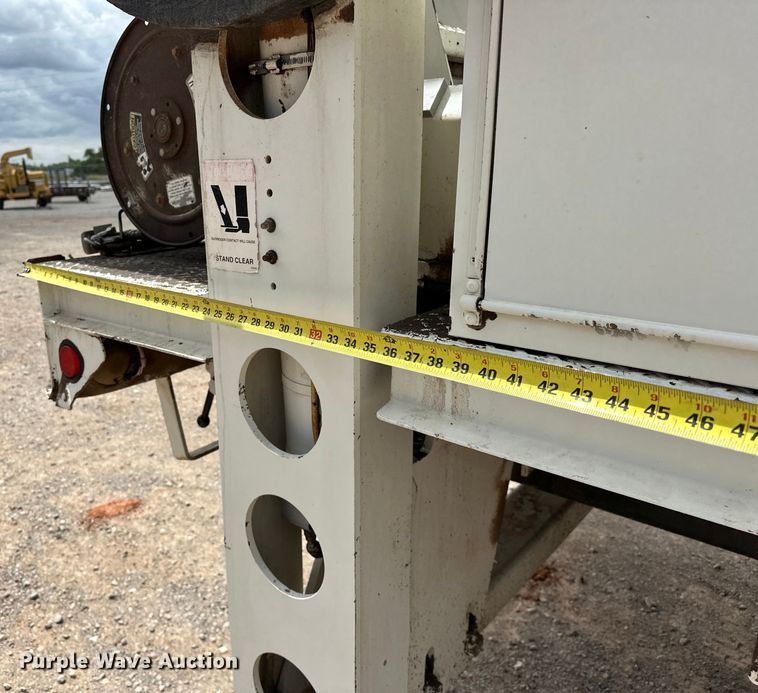 image for item EJ8964 2006 International  7600 bucket truck