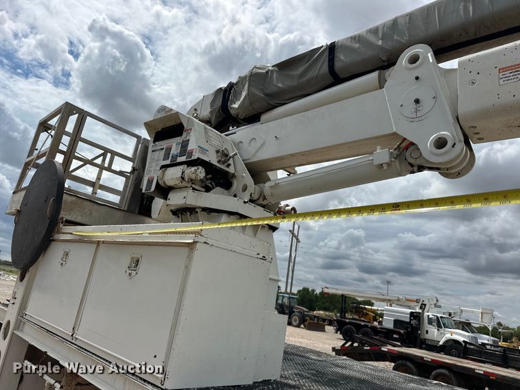 image for item EJ8964 2006 International  7600 bucket truck