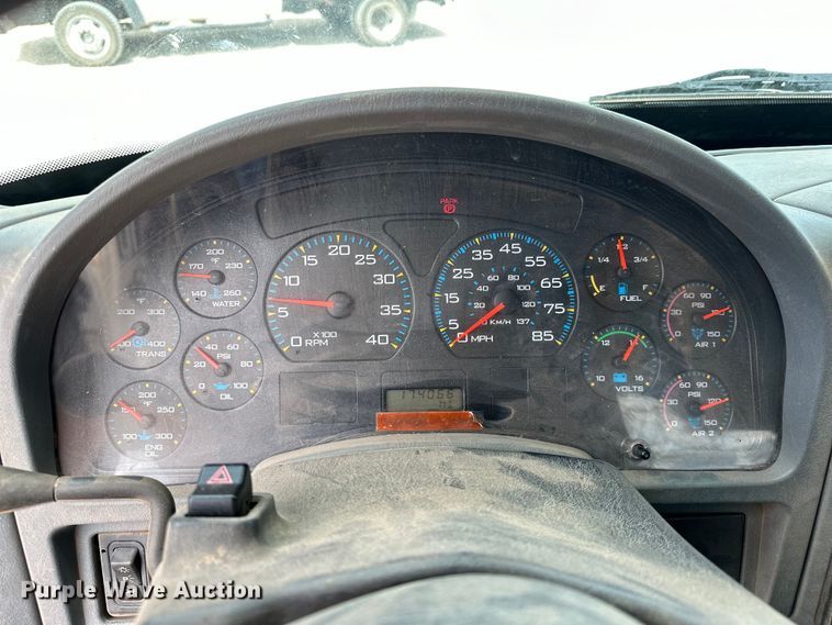 image for item EJ8964 2006 International  7600 bucket truck