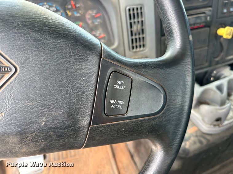 image for item EJ8964 2006 International  7600 bucket truck