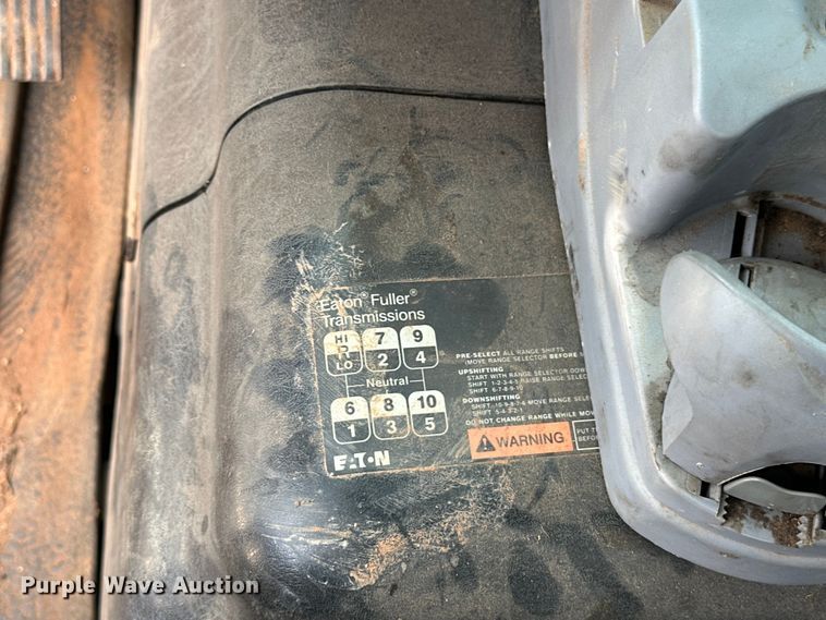 image for item EJ8964 2006 International  7600 bucket truck